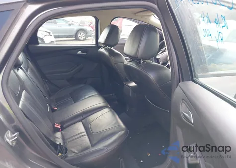 2014 Ford Focus Se z USA, uszkodzony, nr VIN 1FADP3K26EL381023